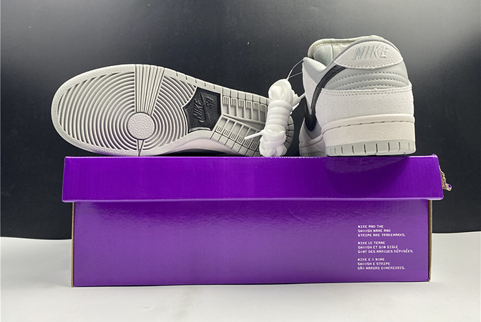 Travis Scott x PlayStation x NK SB Dunk LowBQ6817-101
