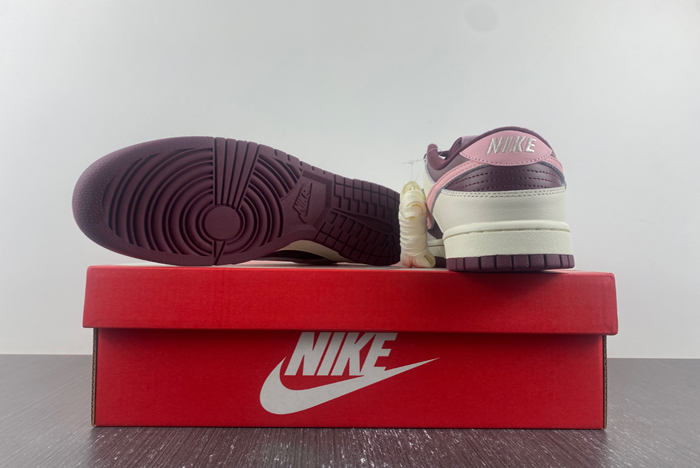 Nike Dunk Low “Valentine’s Day DR9705-100
