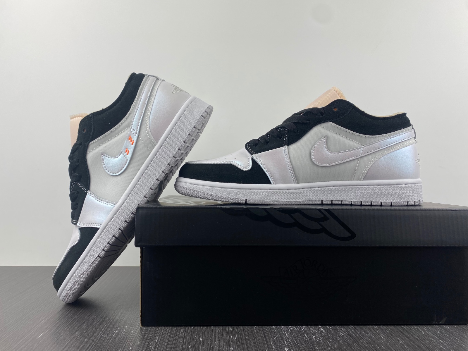 AIR JORDAN 1 LOWR White Black DR8867-400