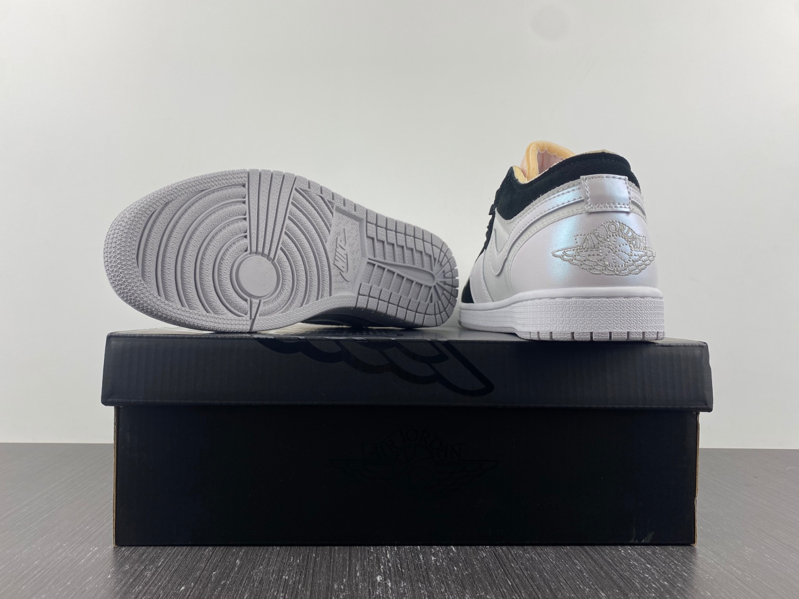 AIR JORDAN 1 LOWR White Black DR8867-400