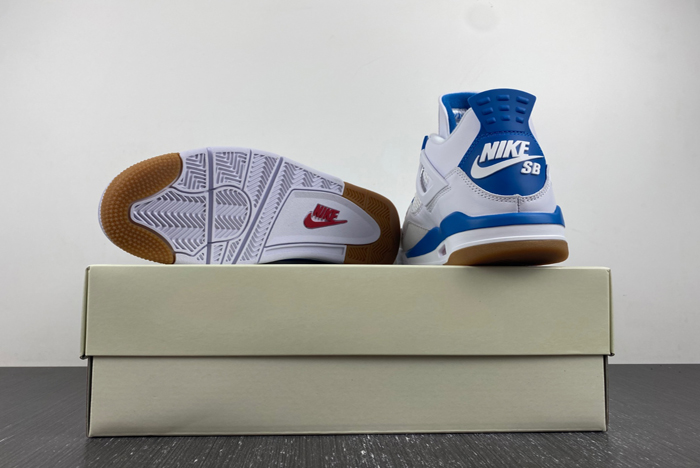 Nike SB x Air Jordan 4  DR5415-104