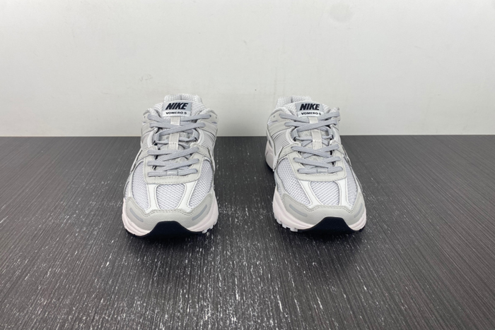 NIKE Air Zoom Vomero BV1358-001