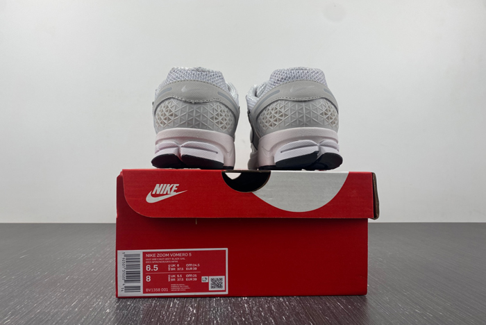 NIKE Air Zoom Vomero BV1358-001