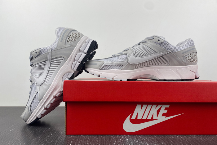 NIKE Air Zoom Vomero BV1358-001