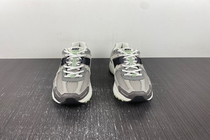 NIKE Air Zoom Vomero FB8825-001
