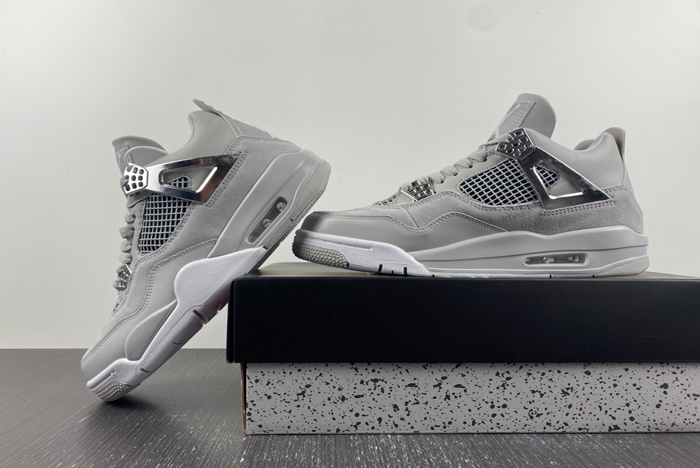 Air Jordan 4 WMNS “Frozen Moments”  AQ9129-001